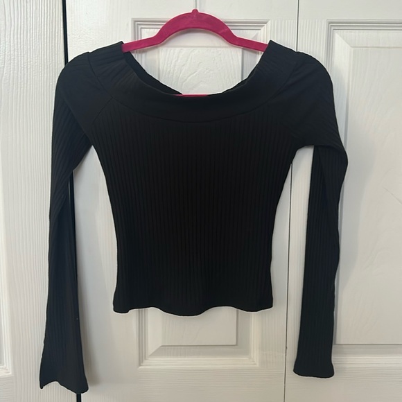 Black off the shoulder top - Picture 4 of 5